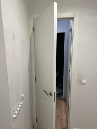 Puerta blanca moderna, varias unidades