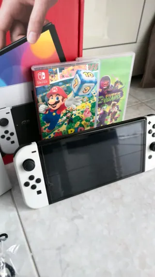 Nintendo Switch OLED console + 2 giochi