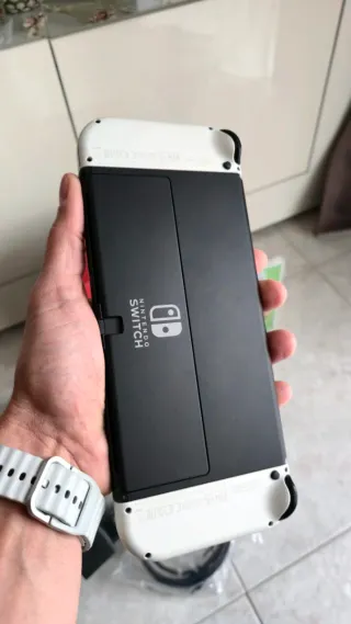 Nintendo Switch OLED console + 2 giochi