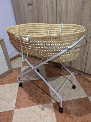 Cuco para bebé con soporte y ropa de cuna