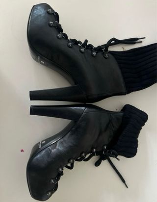 Botines Pierre Balmain Tacón Alto Negros