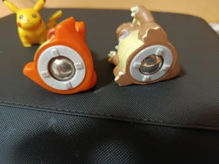 Figuras Pokémon Pikachu, Charmander y Kangaskhan