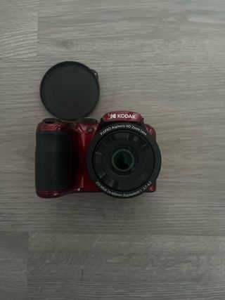 Cámara Kodak Pixpro AZ255 Roja