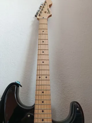 Guitarra Eléctrica Squier Sonic Strat HSS Negro