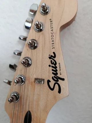 Guitarra Eléctrica Squier Sonic Strat HSS Negro