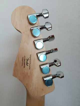 Guitarra Eléctrica Squier Sonic Strat HSS Negro