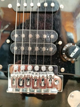 Guitarra Eléctrica Squier Sonic Strat HSS + ampli