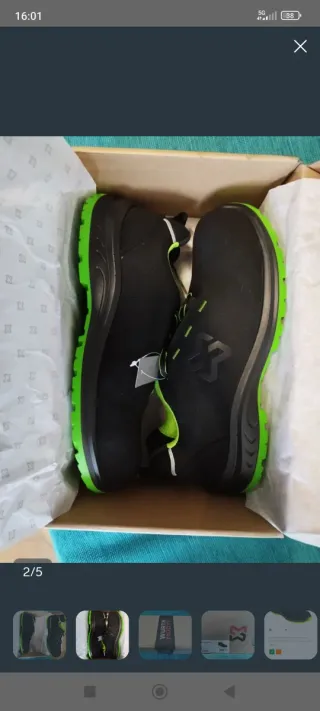 Zapatos de seguridad Wurth Modyf negros y verdes.