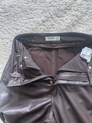 Pantalones de cuero marrones