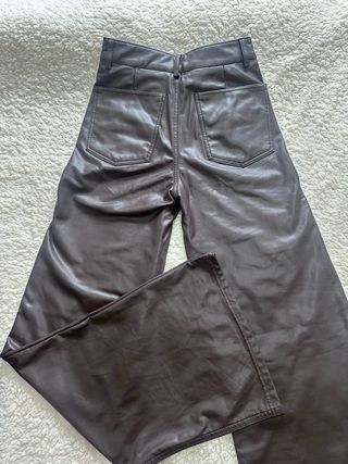 Pantalones de cuero marrones