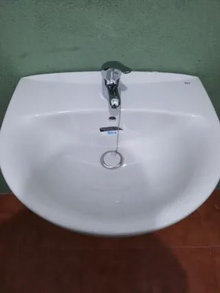 Lavabo con pie ,grifo ,tapon y latiguillos nuevo