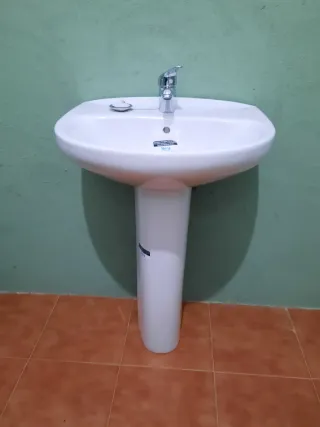 Lavabo con pie ,grifo ,tapon y latiguillos nuevo