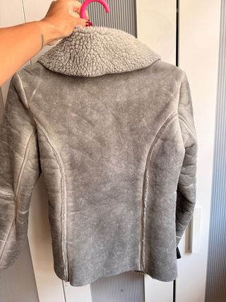 Chaqueta gris con borreguito