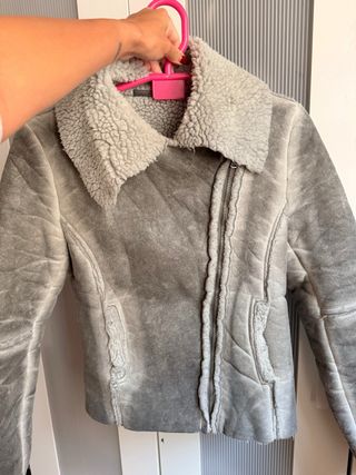 Chaqueta gris con borreguito