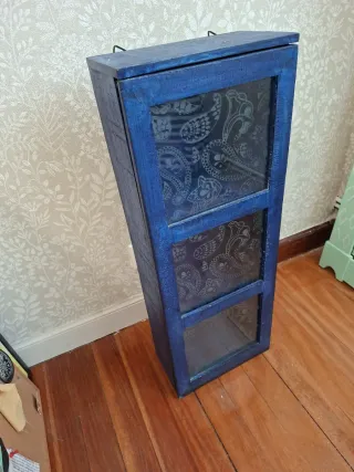 Armario pequeño para colgar azul