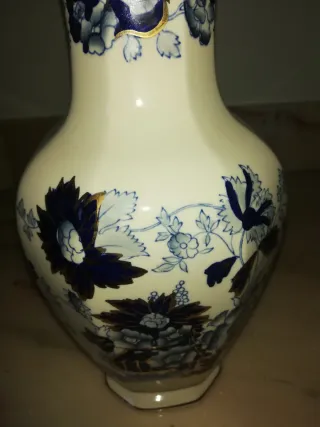 Jarrón de porcelana azul y blanco