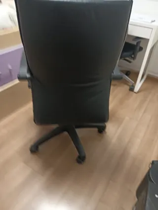 Silla de oficina negra