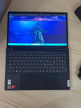 Portátil Lenovo V15 G4 AMN 256GB Ryzen 3 15.6FHD
