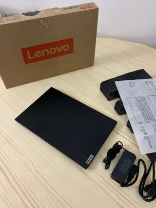 Portátil Lenovo V15 G4 AMN 256GB Ryzen 3 15.6FHD