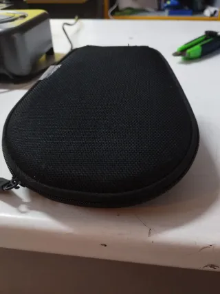 Cascos Deportivos Negros y Rojos