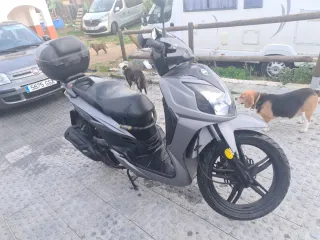 Moto Scooter Gris Automática