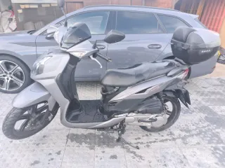 Moto Scooter Gris Automática
