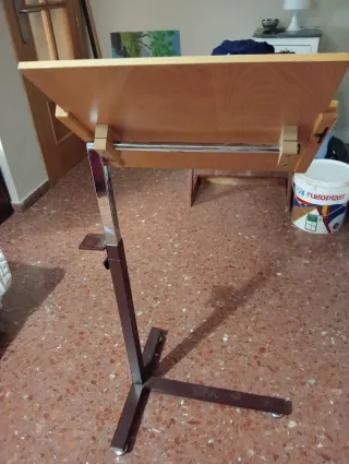 Atril de madera ajustable