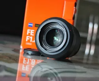 Sony FE 55mm f/1.8 ZA E-mount