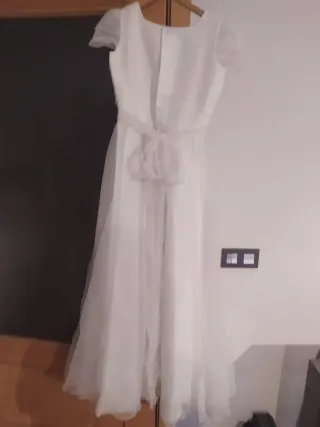 Vestido de comunión blanco con detalles rojos