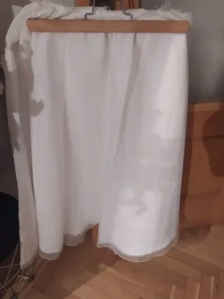 Vestido de comunión blanco con detalles rojos