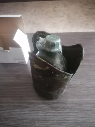 Cantimplora y funda militar camuflaje
