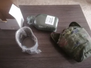 Cantimplora y funda militar camuflaje