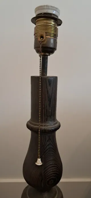Antigua base de lampara de mesa (necesita enchufe