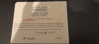 Estufa de leña metálica con puerta de cristal