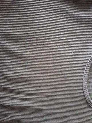 Top Stradivarius verde oliva Talla M