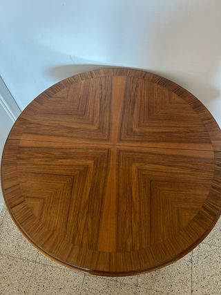 Mesa redonda y ovalada de madera maciza