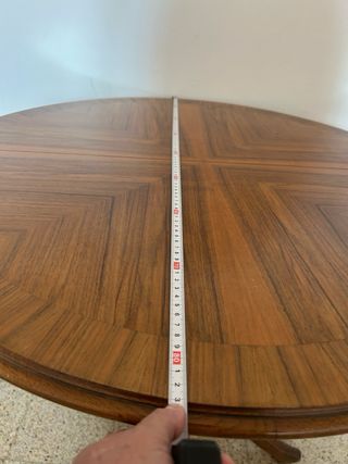 Mesa redonda y ovalada de madera maciza