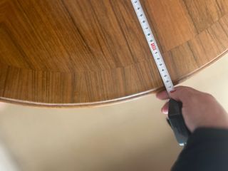 Mesa redonda y ovalada de madera maciza