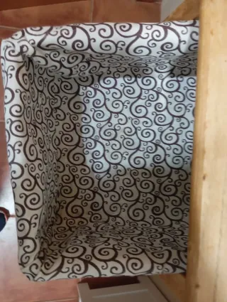 Mueble de baño con cestas de mimbre