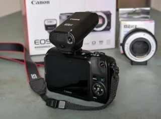 Canon EOS M Cámara Digital + Accesorios