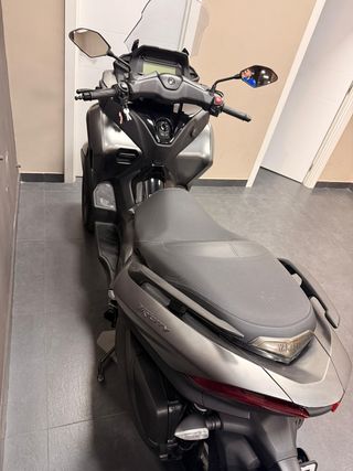 YAMAHA TRICITY 300