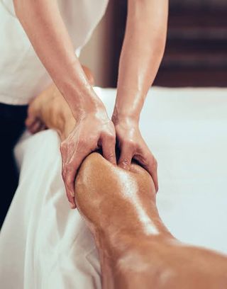 Realizo técnicas propia de quiromasaje.