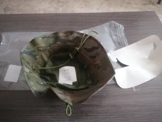 Chambergo militar pixelado boscoso