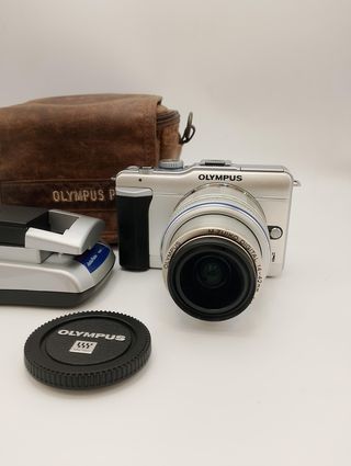 CAMARA DE FOTOS OLIMPUS PEN E PL 1 + FUNDA + CARGADOR + 1 BATERIA