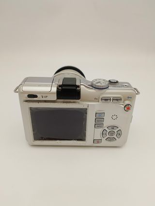 CAMARA DE FOTOS OLIMPUS PEN E PL 1 + FUNDA + CARGADOR + 1 BATERIA