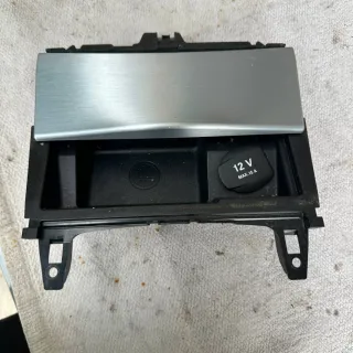 Cenicero Mercedes Clase C W204 con toma 12V