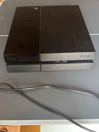 PlayStation 4 CUH-1004A Negra