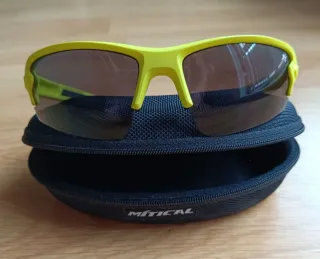 Gafas de sol deportivas infantiles + funda.