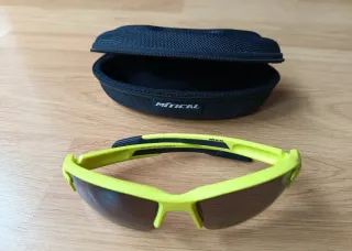 Gafas de sol deportivas infantiles + funda.