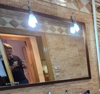 Espejo de baño con apliques